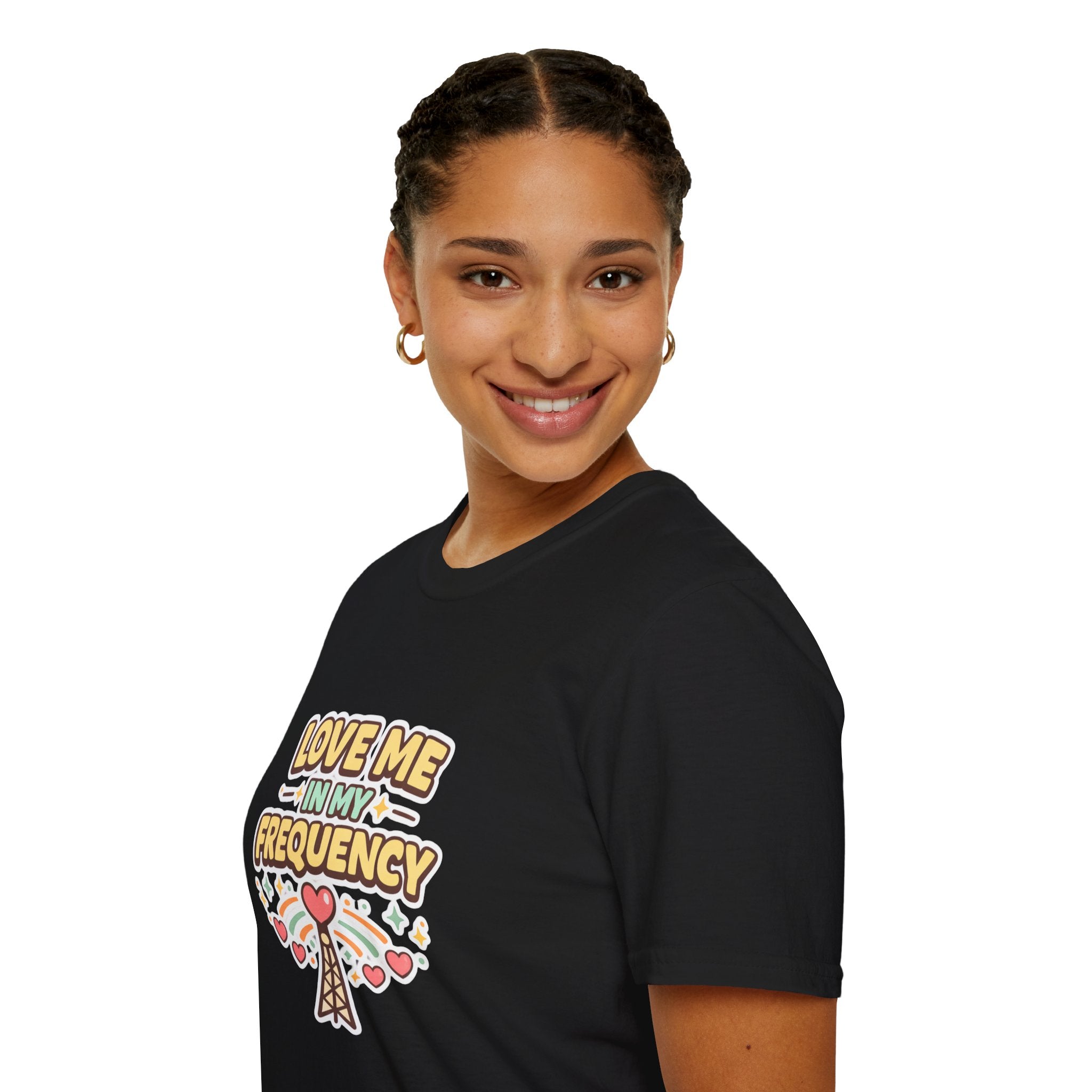 Love Me In My Frequency T-Shirt – Cute Radio Heart Signal Tee